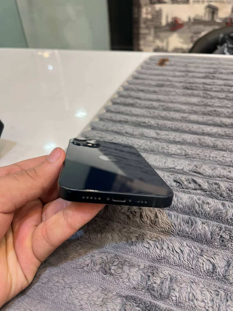 Apple iPhone 13 2