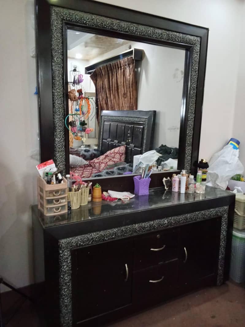 Bed + sofa + dressing table 0