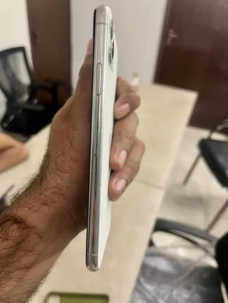 Apple iPhone 11 Pro Max 3