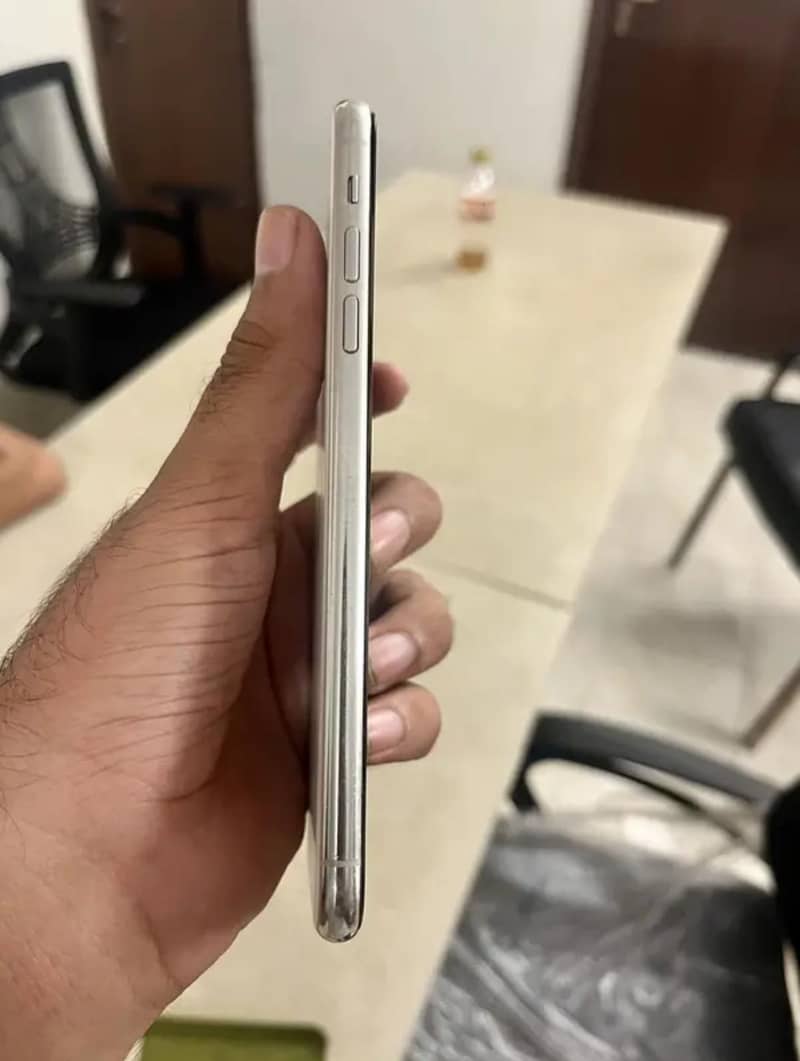 Apple iPhone 11 Pro Max 5