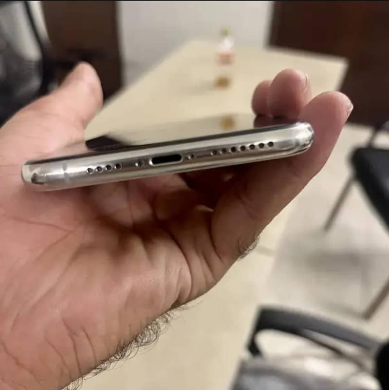 Apple iPhone 11 Pro Max 6