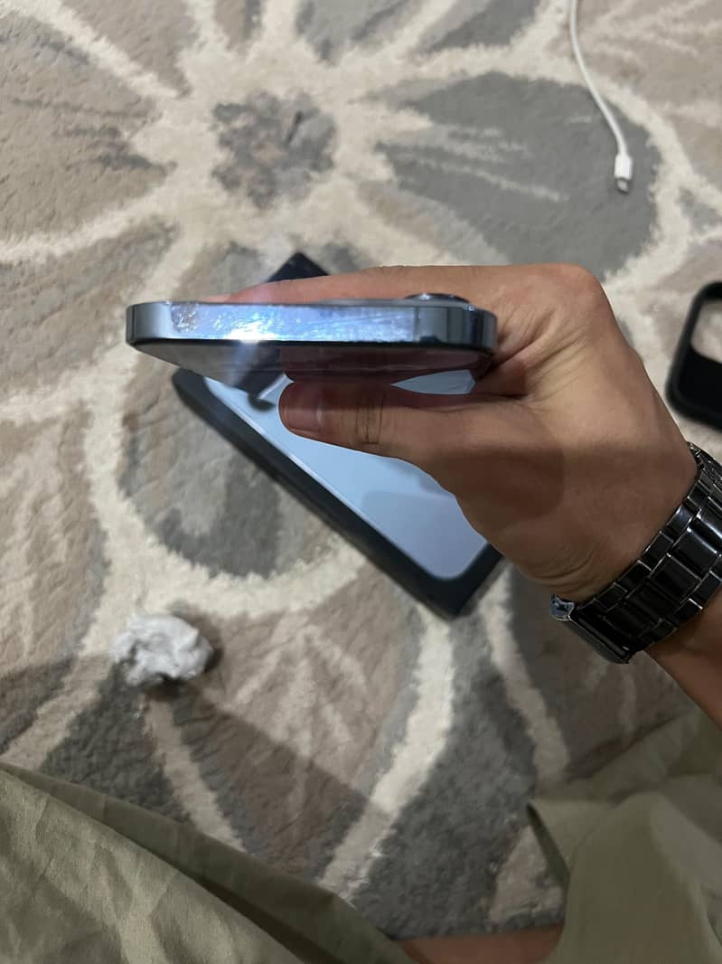 Apple iPhone 13 Pro Max 1