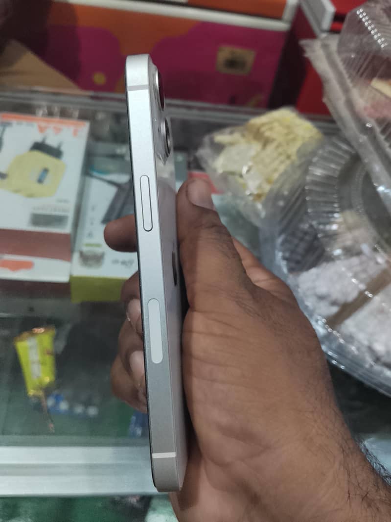 Apple iPhone 13 3