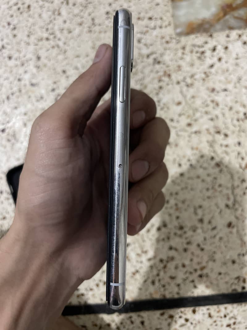 Apple iPhone X 3