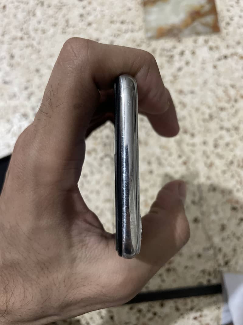 Apple iPhone X 4