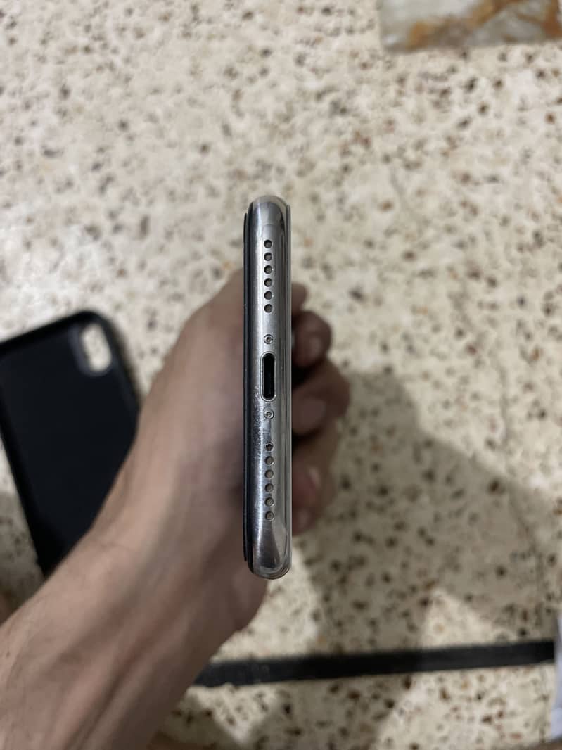 Apple iPhone X 5
