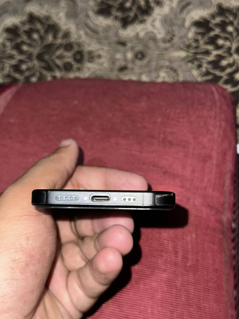 Apple iPhone 16 Pro 3