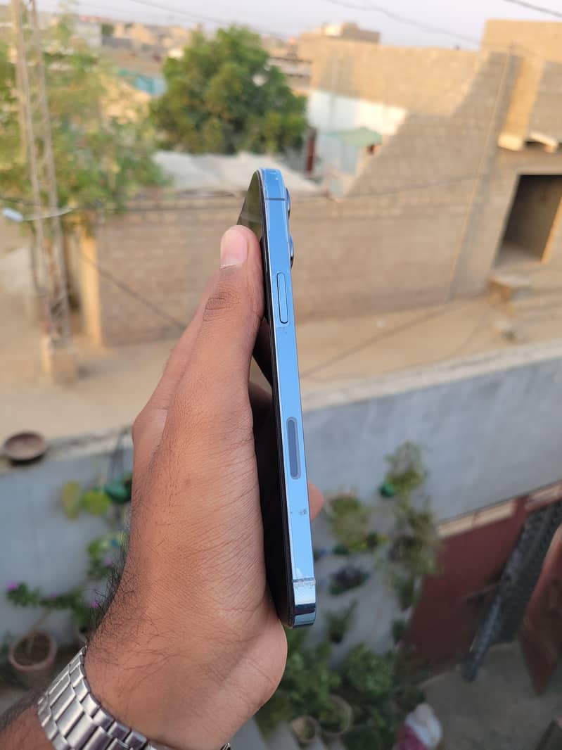 Apple iPhone 13 Pro Max 4