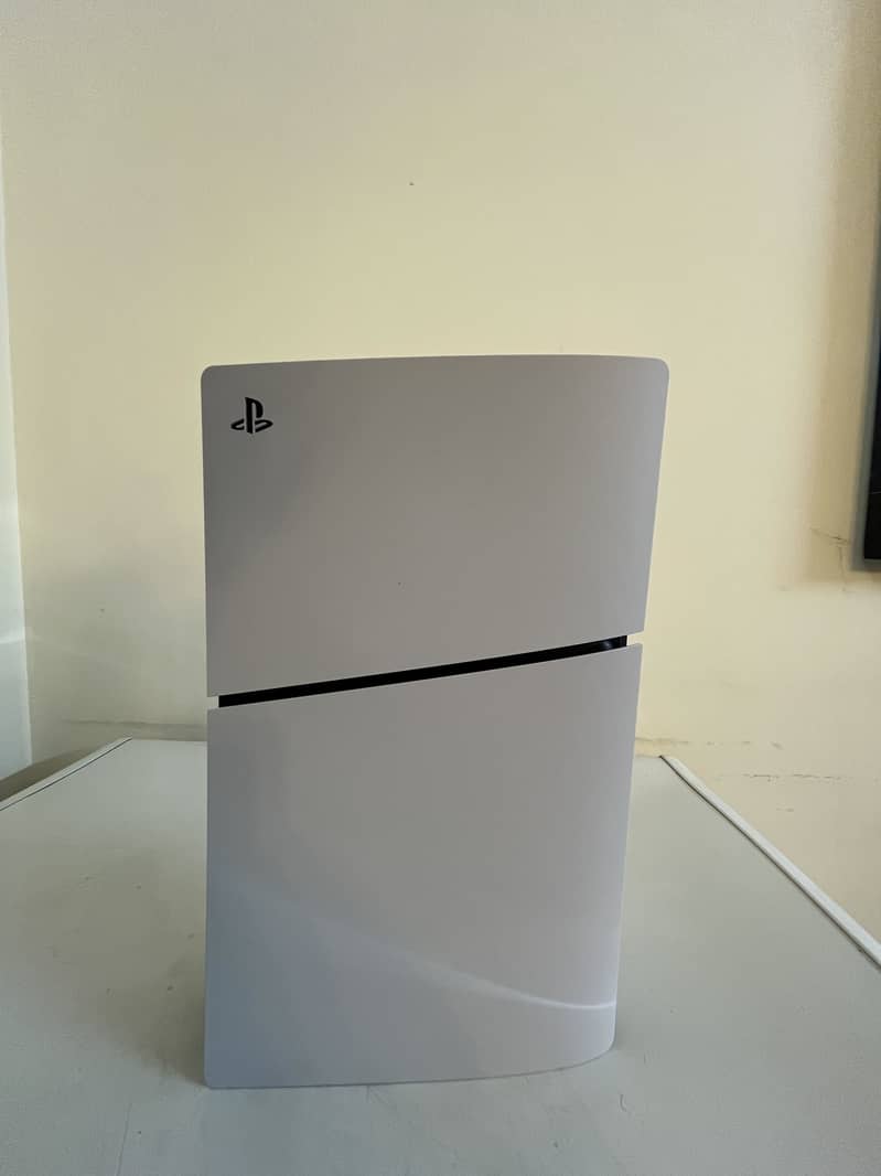 PS5 Slim Disc Edition — UK Model 3