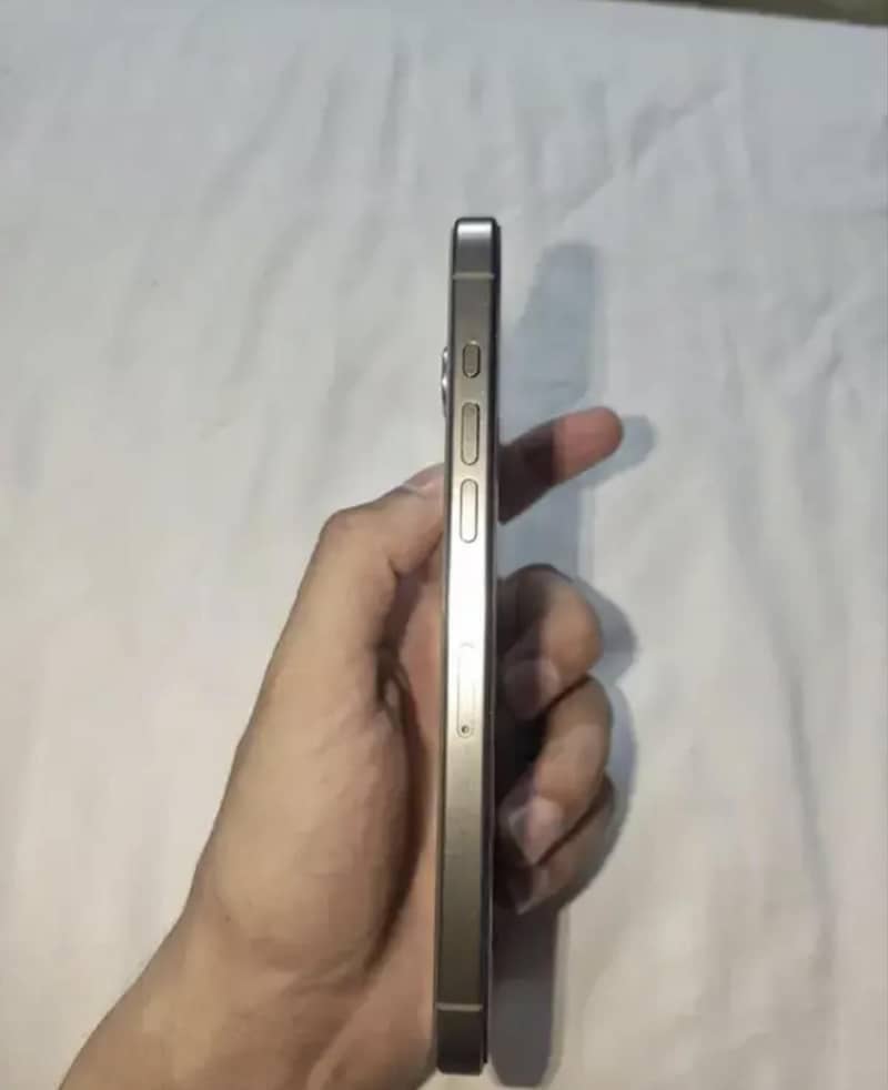 Apple iPhone 15 Pro Max 1