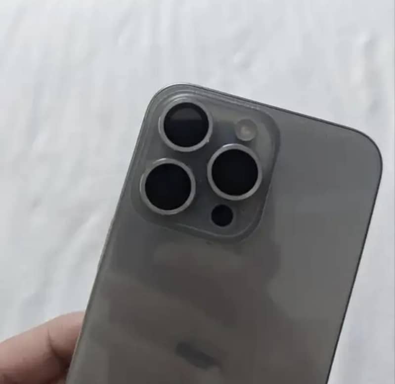 Apple iPhone 15 Pro Max 5