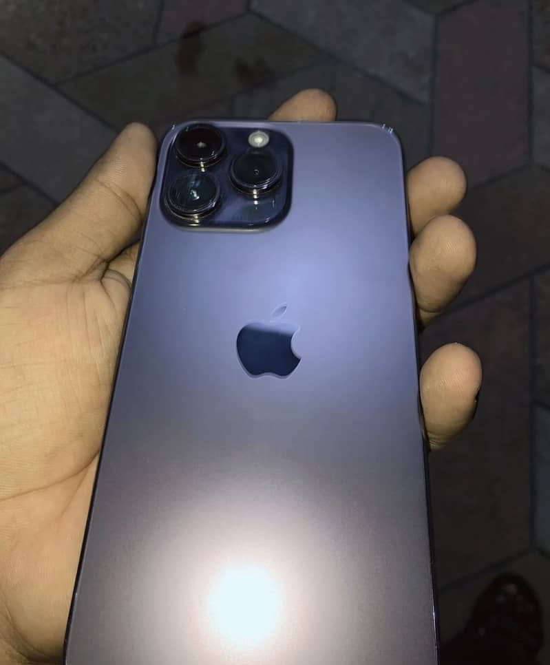 Apple iPhone 14 Pro Max 1