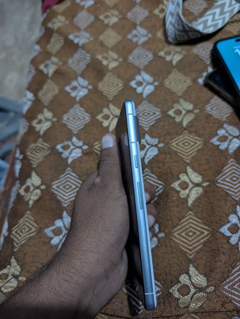 Google Pixel 7 4