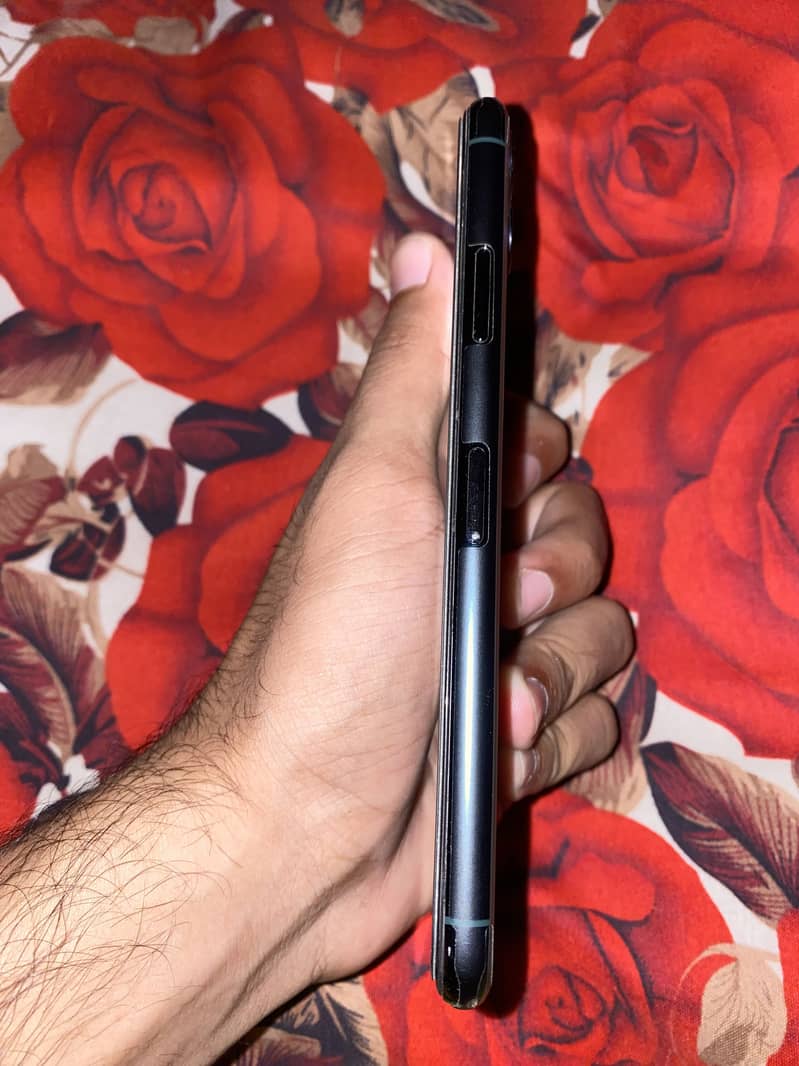 Apple iPhone 11 Pro Max 2