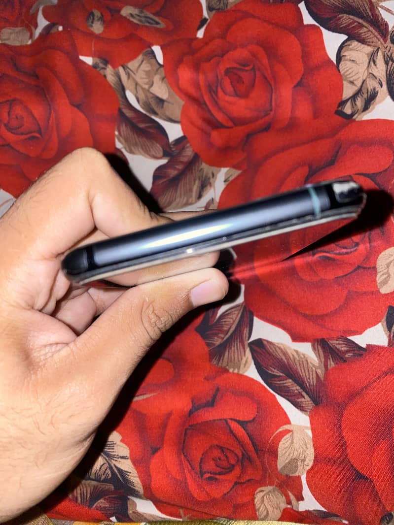 Apple iPhone 11 Pro Max 4