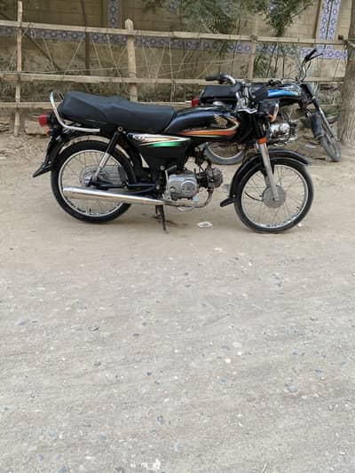 Honda cd 70 model 2016 all ok bike hai koi kam nh hai file cplc clear