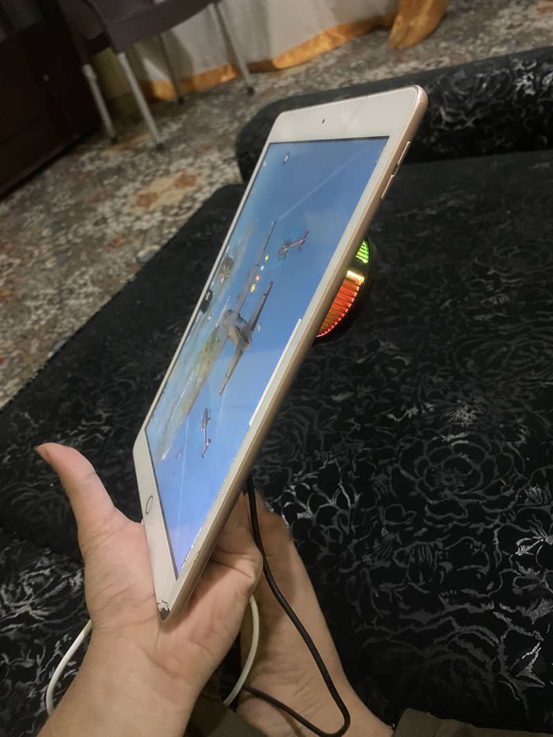 iPad 8th gen 32 GB 0