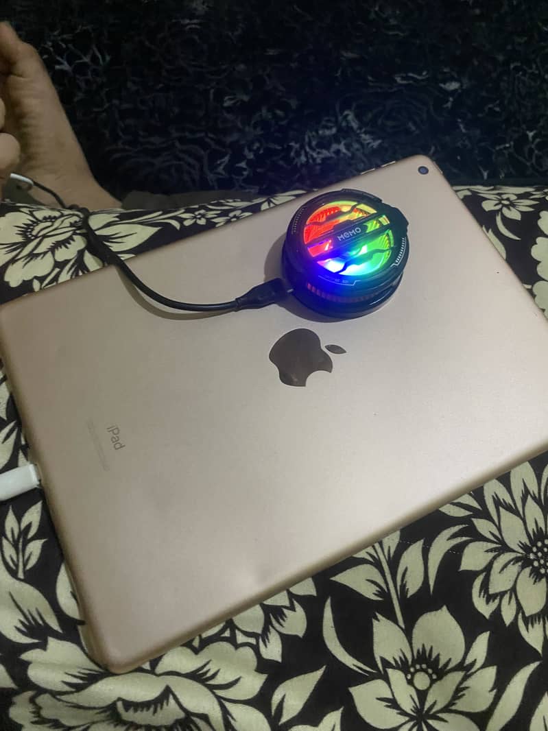 iPad 8th gen 32 GB 4