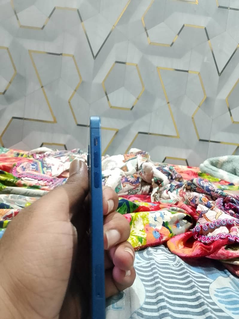 Apple iPhone 12 3