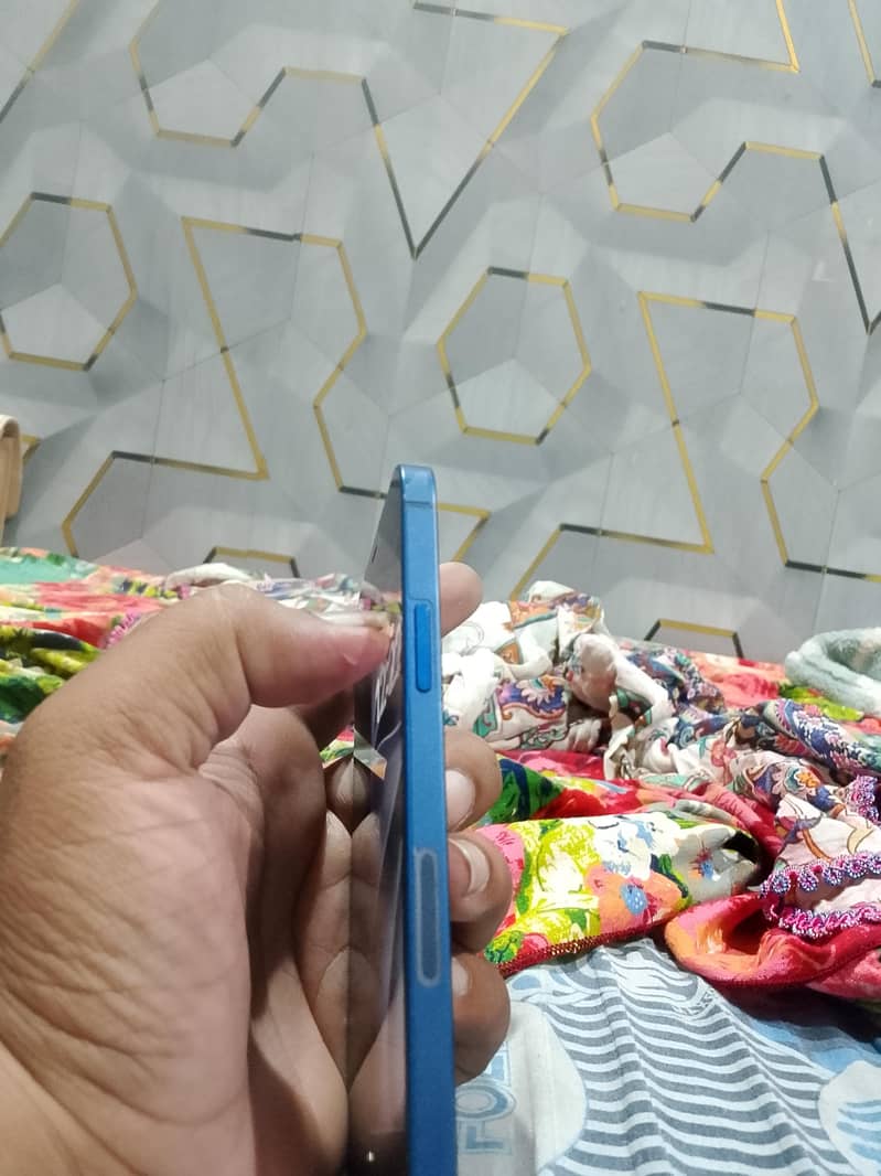 Apple iPhone 12 4