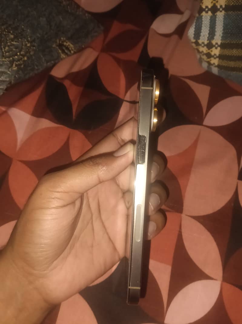 Apple iPhone 14 Pro Max 0