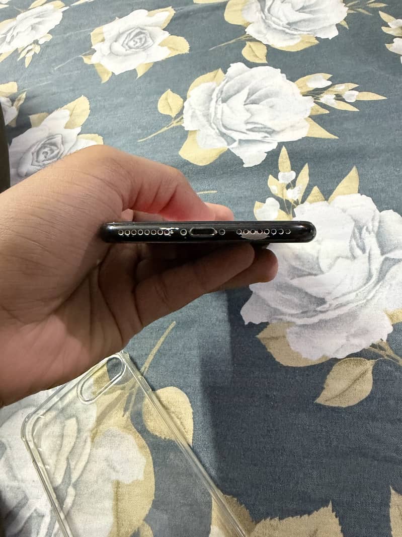 Apple iPhone 7 Plus 5