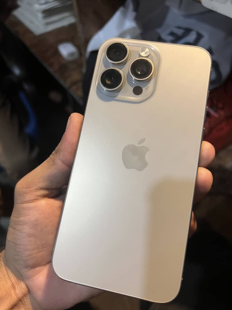 Apple iPhone 15 Pro Max 0
