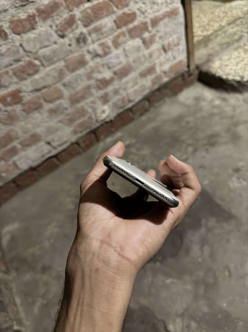 Apple iPhone X 3