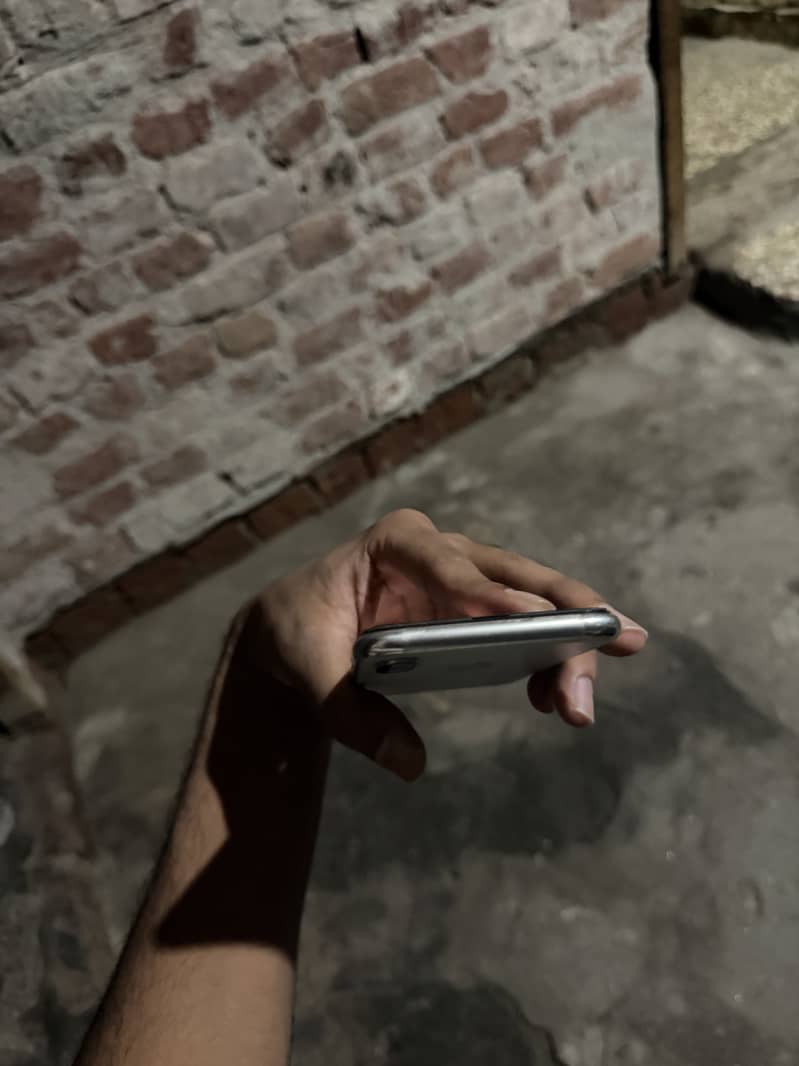 Apple iPhone X 5