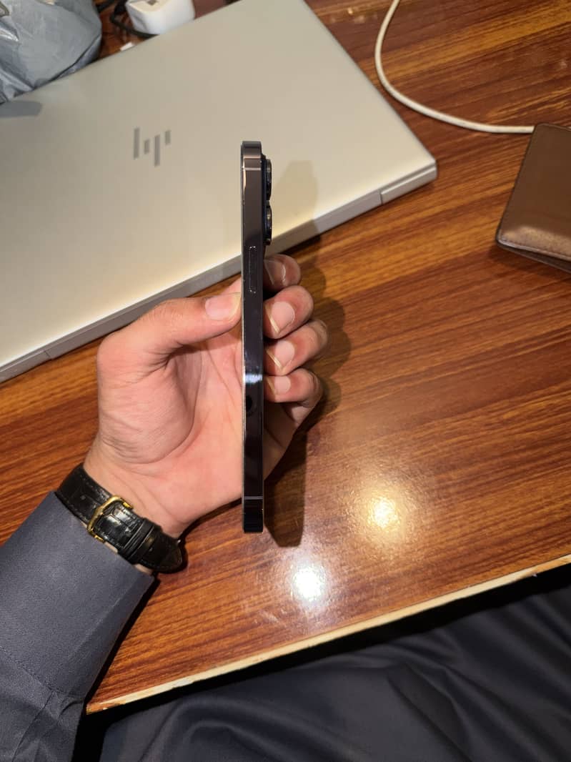 Apple iPhone 14 Pro Max 1