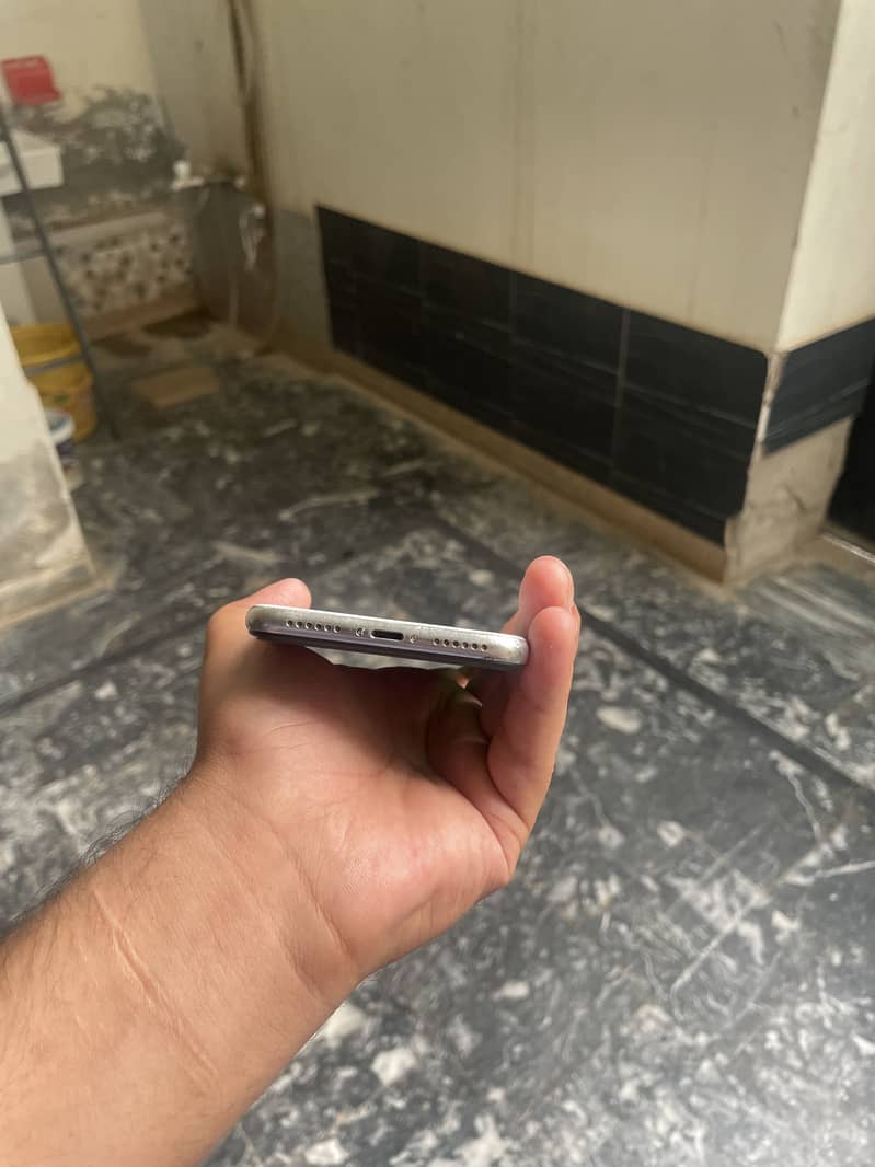Apple iPhone X 3