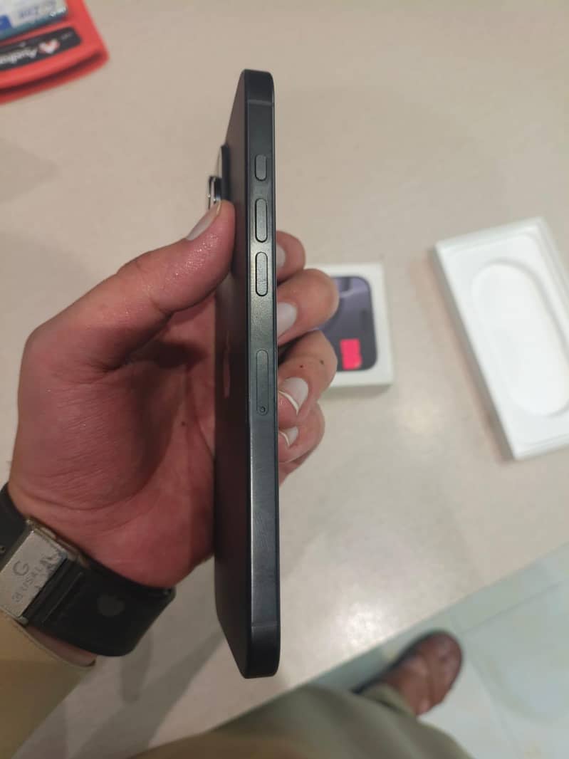 Apple iPhone 16 Pro Max 2