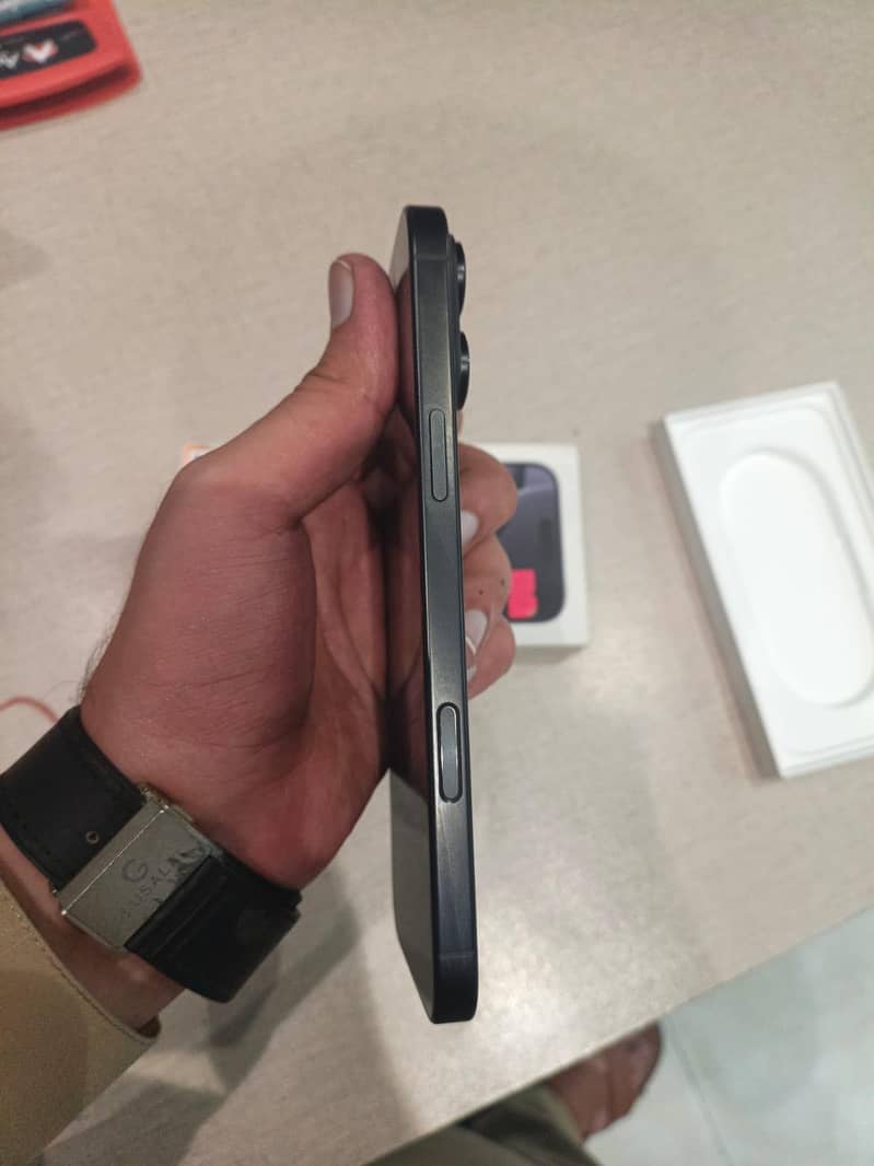 Apple iPhone 16 Pro Max 3