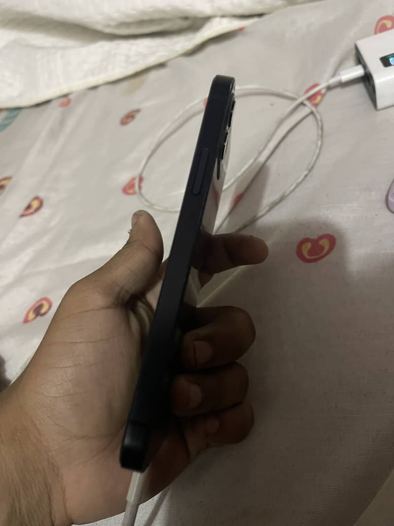 Apple iPhone 12 3