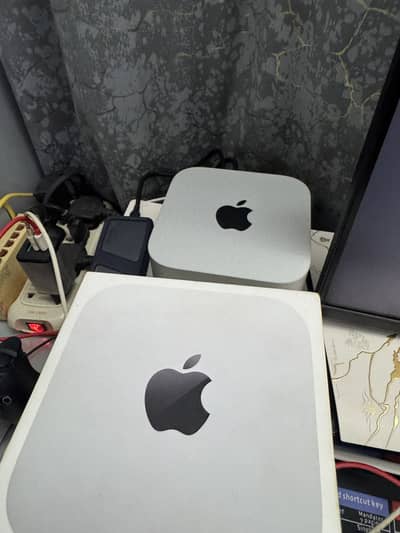 Apple Mac Mini M4 16GB/512GB + UGREEN 10-in-1 Dock + Magic Trackpad 3