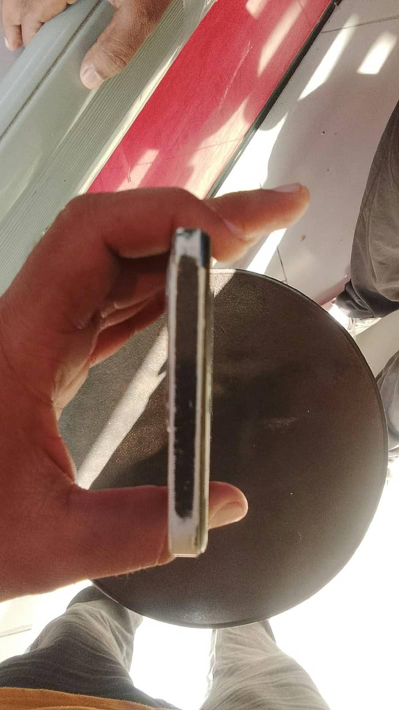 Realme C63 4