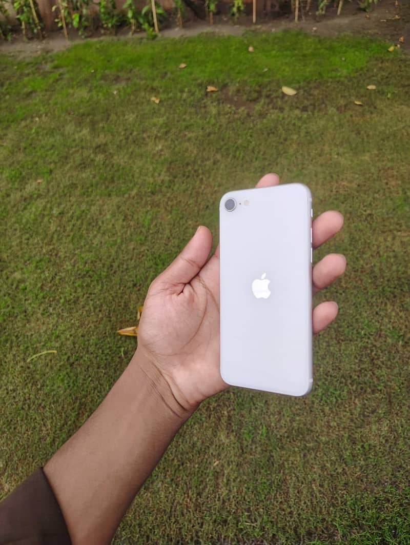 Apple iPhone SE 2020 5