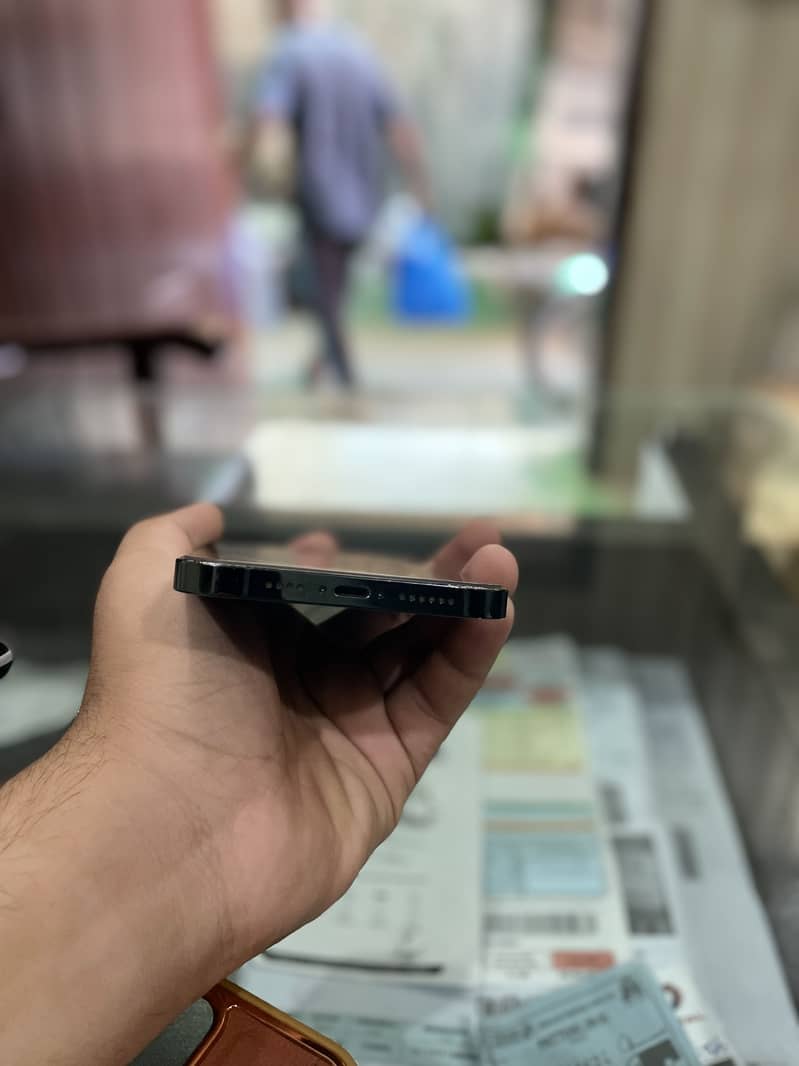 Apple iPhone 12 Pro Max 4