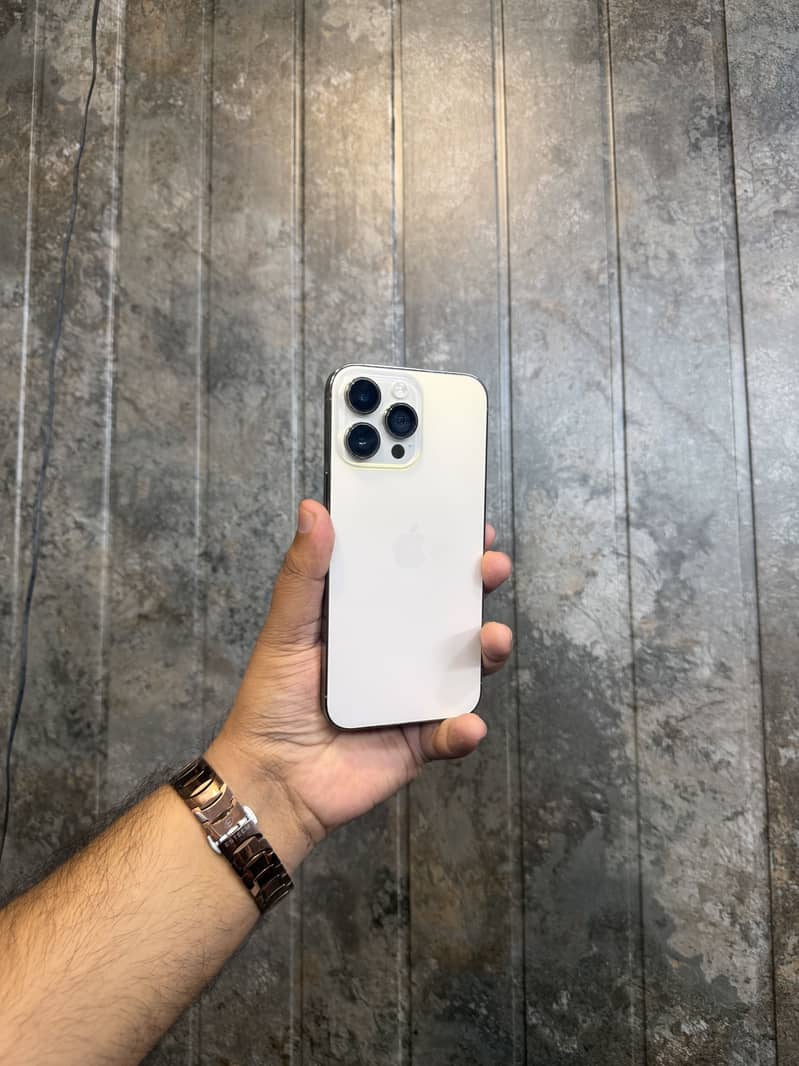 Apple iPhone 14 Pro Max 4