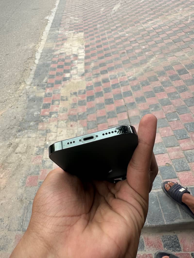 Apple iPhone 13 Pro 2