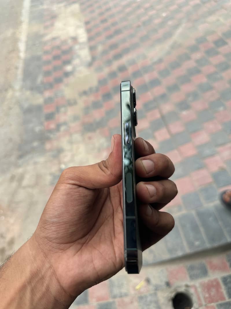 Apple iPhone 13 Pro 1