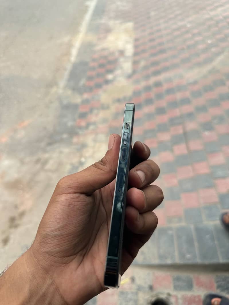 Apple iPhone 13 Pro 4