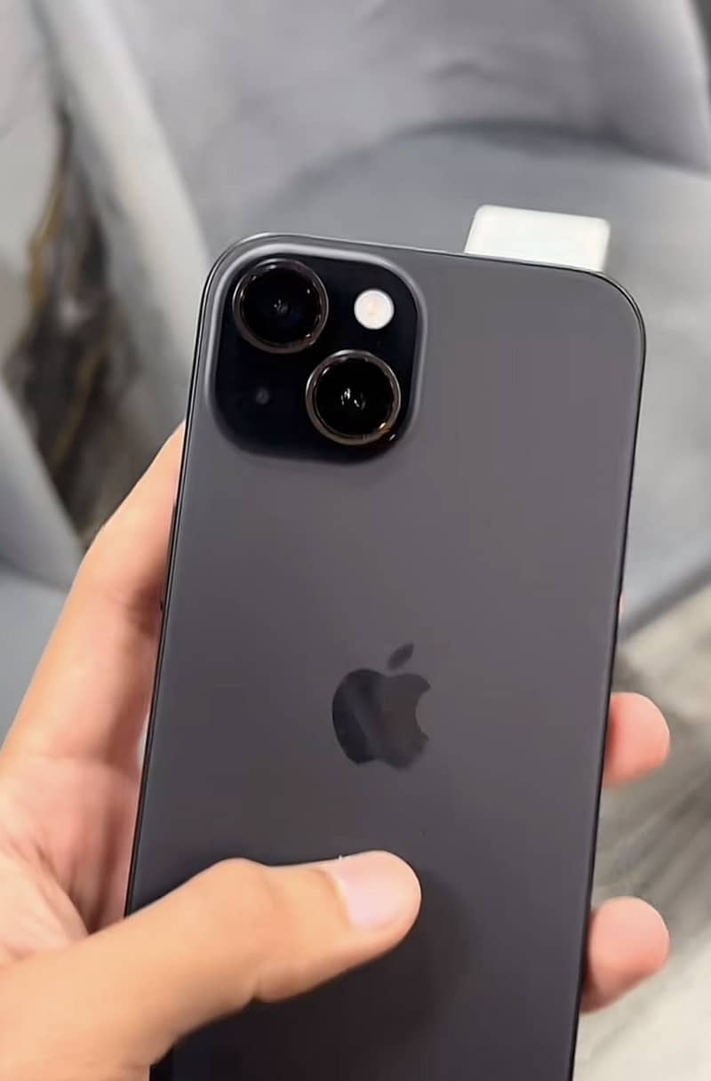 Apple iPhone 15 2