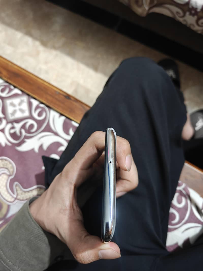 Samsung Mobile A70 6