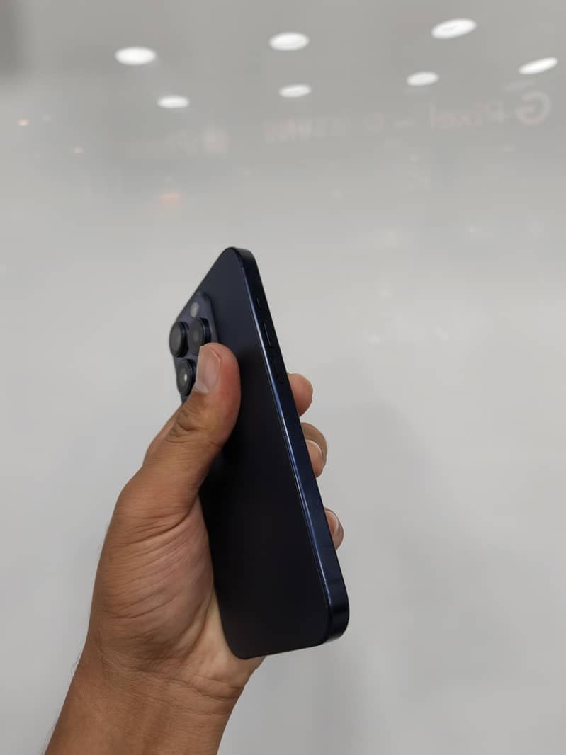 Apple iPhone 15 Pro 2