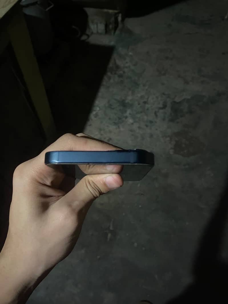 Apple iPhone 13 5