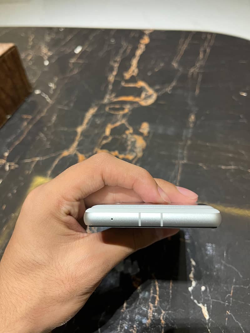 Google Pixel 7a 4