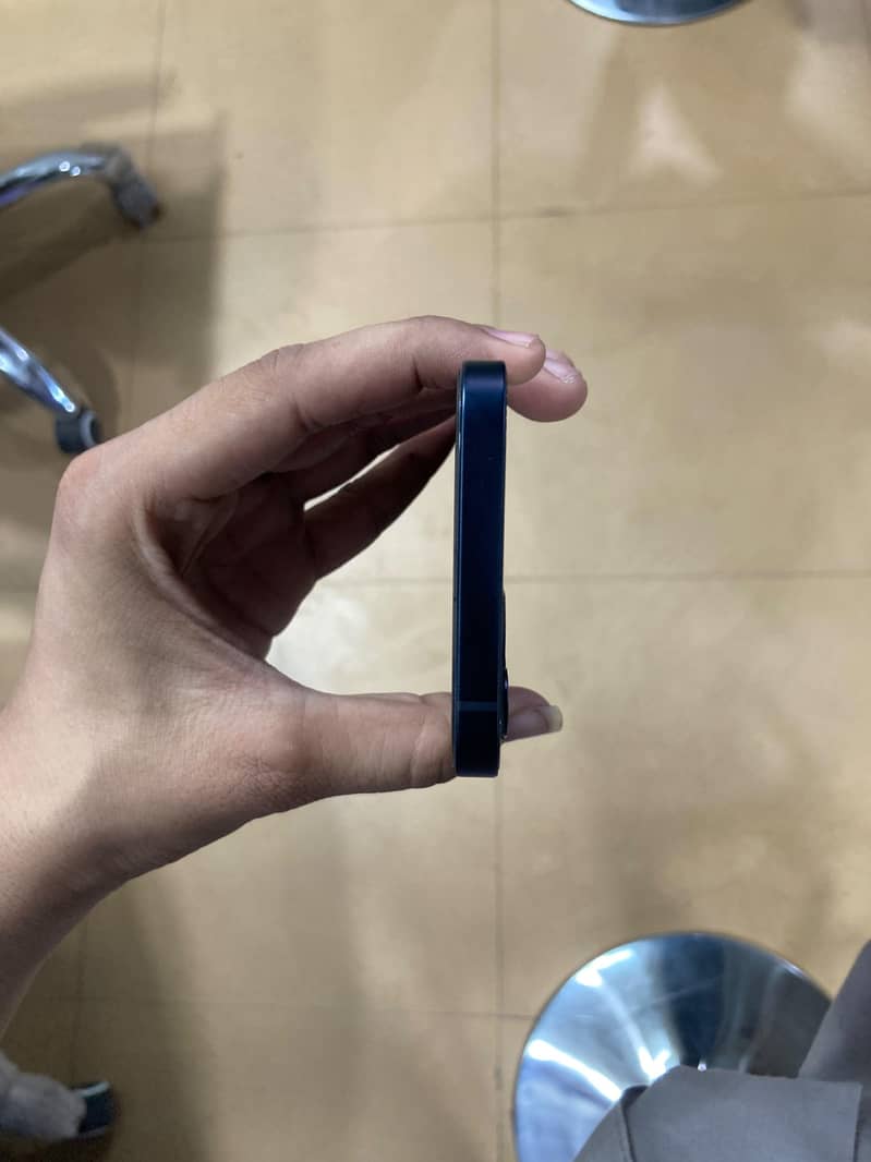 Apple iPhone 12 1