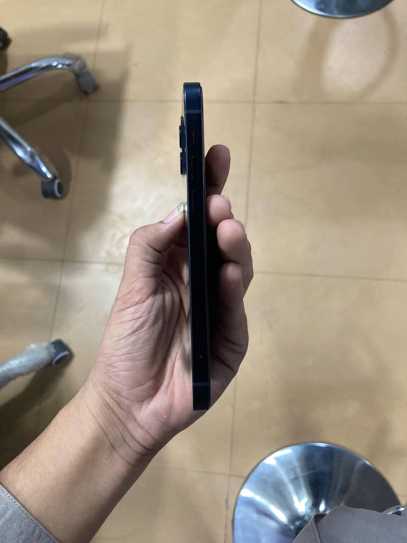 Apple iPhone 12 3
