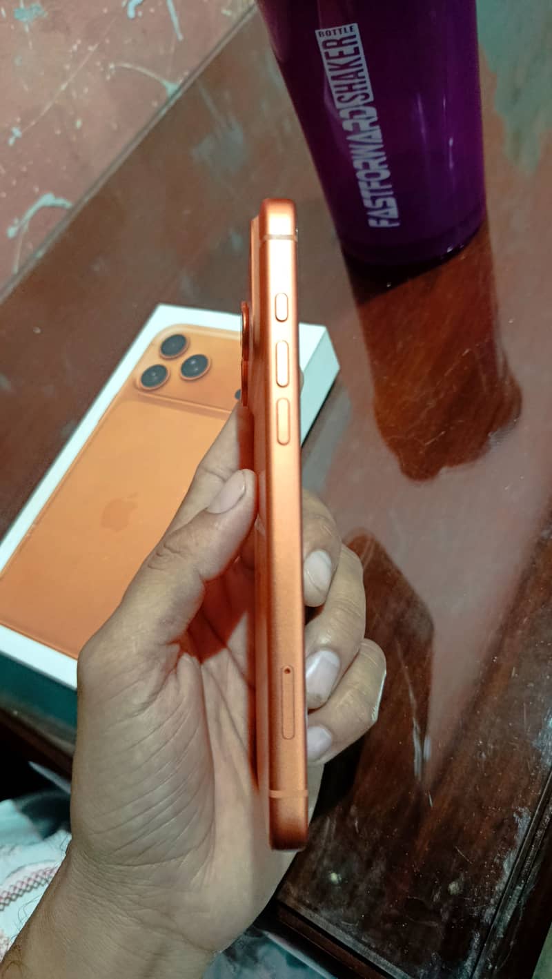 Apple iPhone 17 Pro Max 2